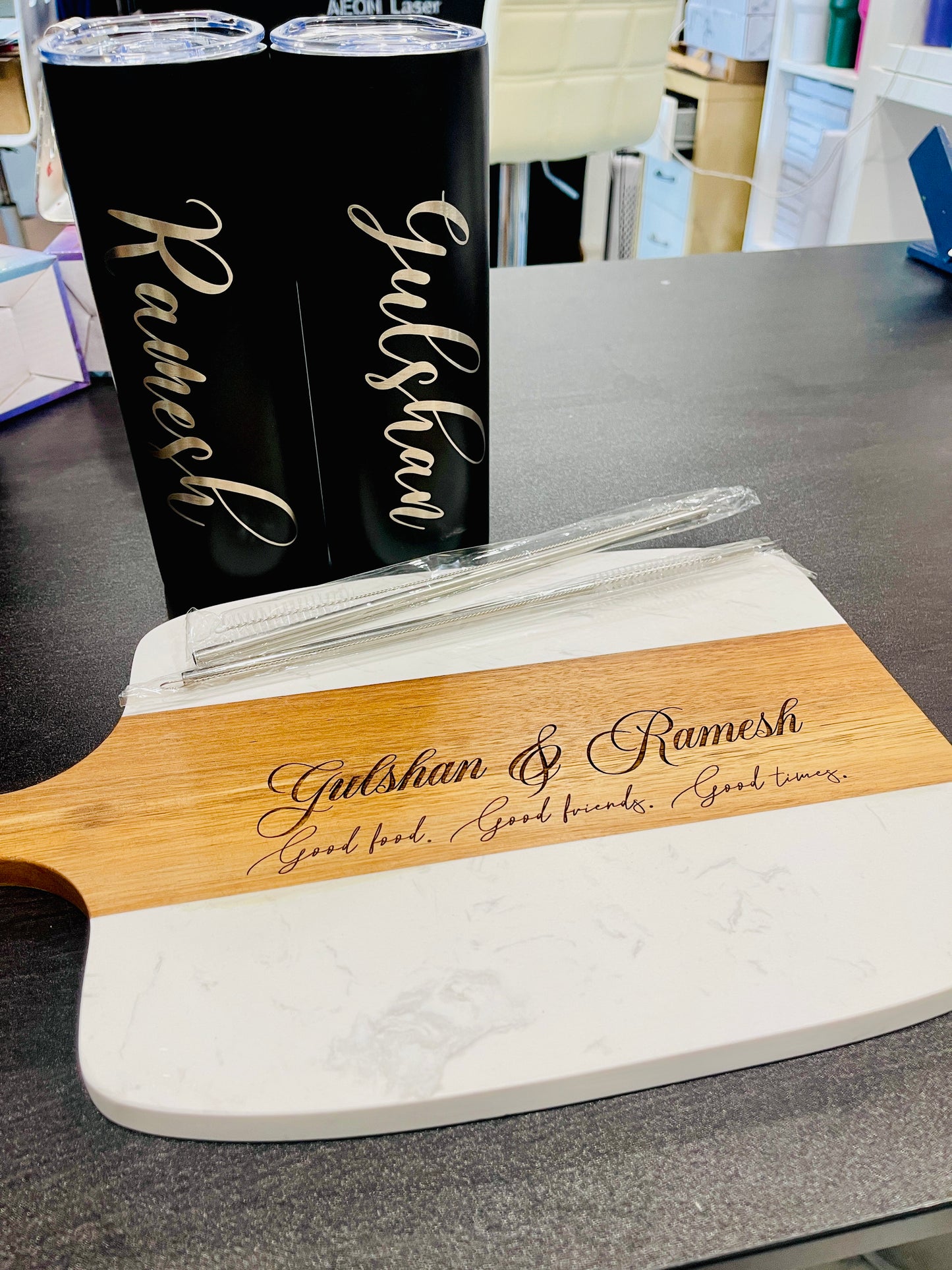 Personalized Wooden & Marble Cheese Board Set with 4 Knives – Elegant Charcuterie Gift