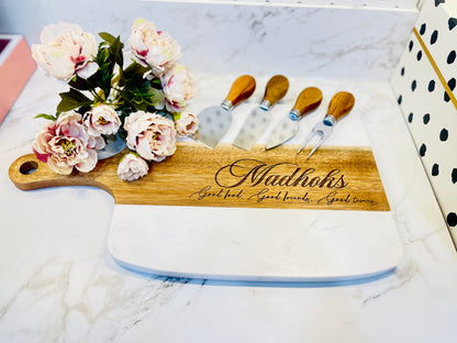 Personalized Wooden & Marble Cheese Board Set with 4 Knives – Elegant Charcuterie Gift