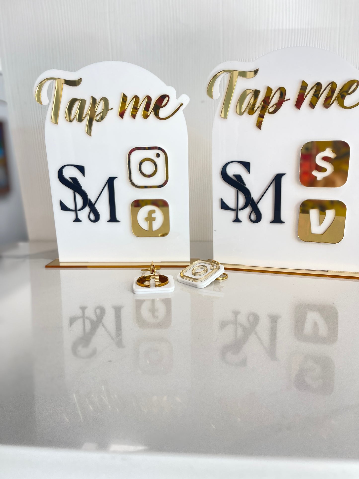 Tap Me NFC Smart Display Board – Personalized Social Media Tap Card for Businesses & Creators